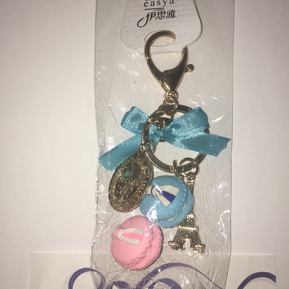 Twilly & Macaroon Keychain - Picture 4 of 5